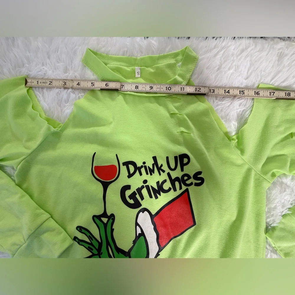 Drink up Grinches - fun holiday top S NWOT Burgundy Quarter - Picture 3 of 9